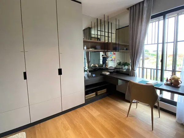 Leonora Interior 6
