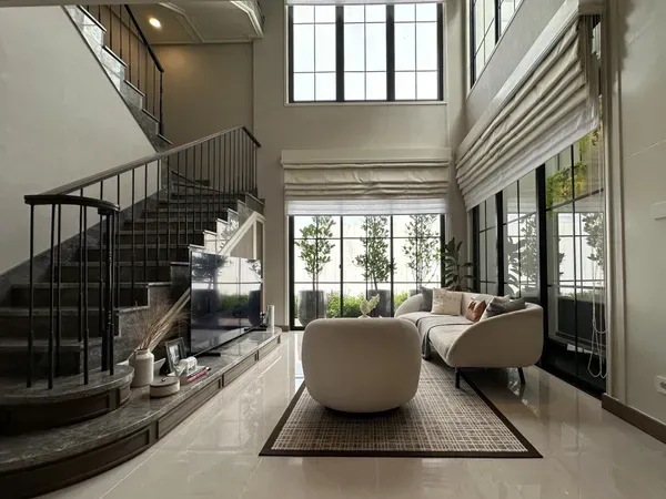 Louise Interior 11