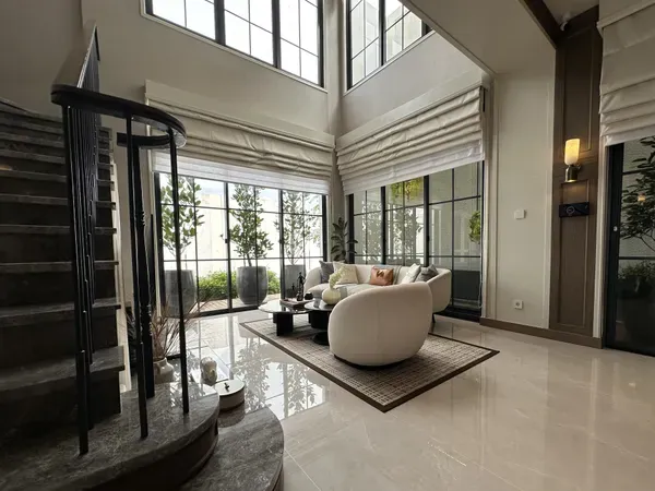 Louise Interior 7